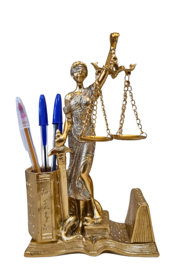 Dama da justica porta caneta 4